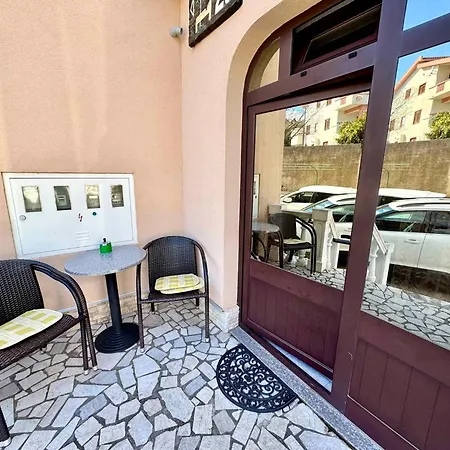 Apartment With A - C In 54832 *