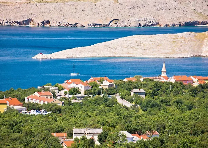 With A - C In 54832 Apartment *