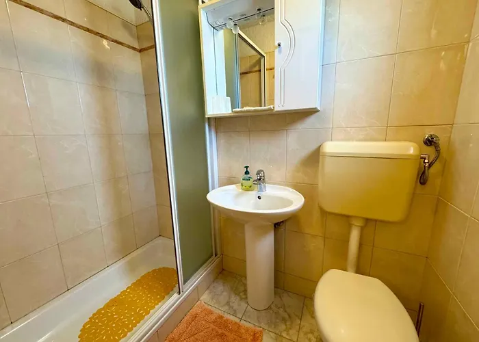 Apartment With A - C In 54832