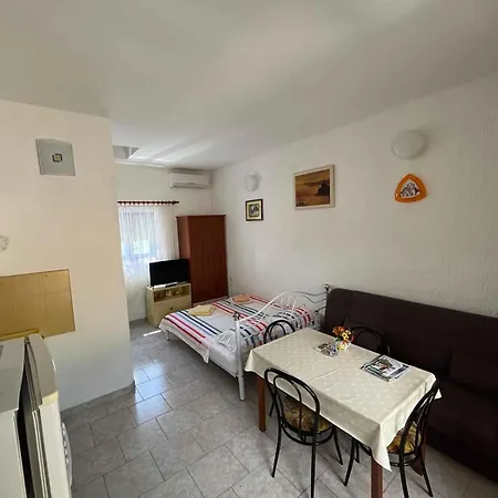 With A - C In 54832 * Jadranovo